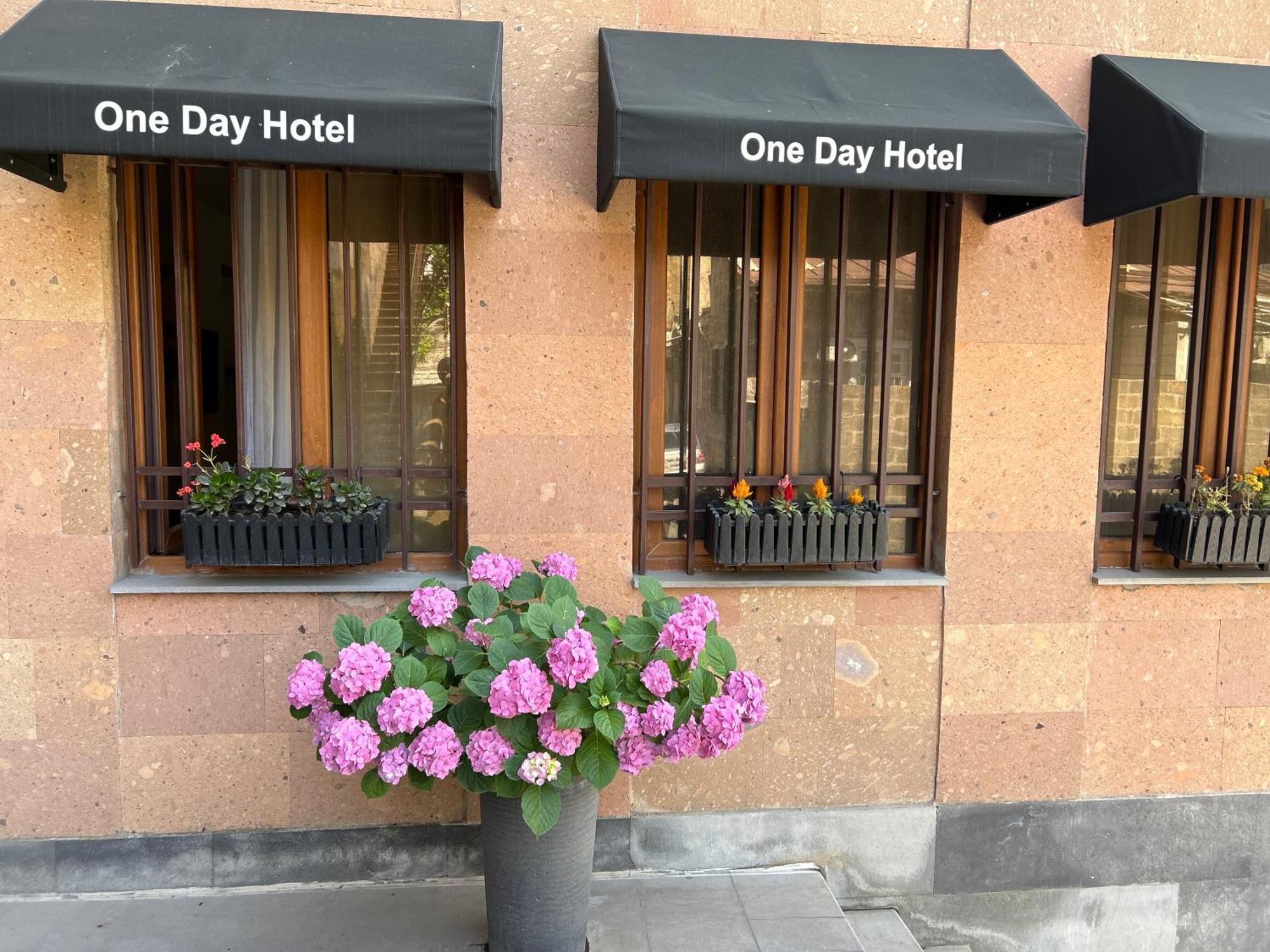 One Day Hotel Ереван Экстерьер фото